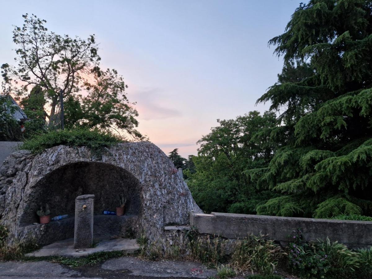 Lovely One-Bedroom Attic In An Ancient Village Bolonha Exterior foto
