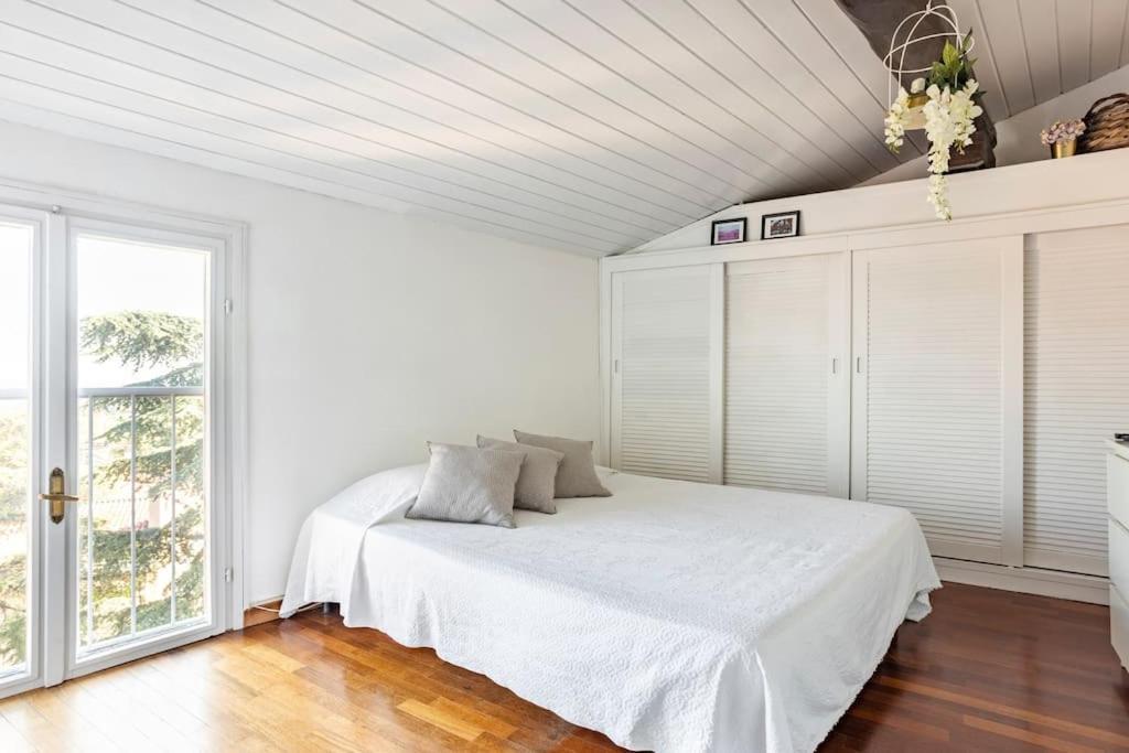 Lovely One-Bedroom Attic In An Ancient Village Bolonha Exterior foto