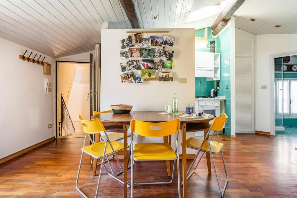 Lovely One-Bedroom Attic In An Ancient Village Bolonha Exterior foto