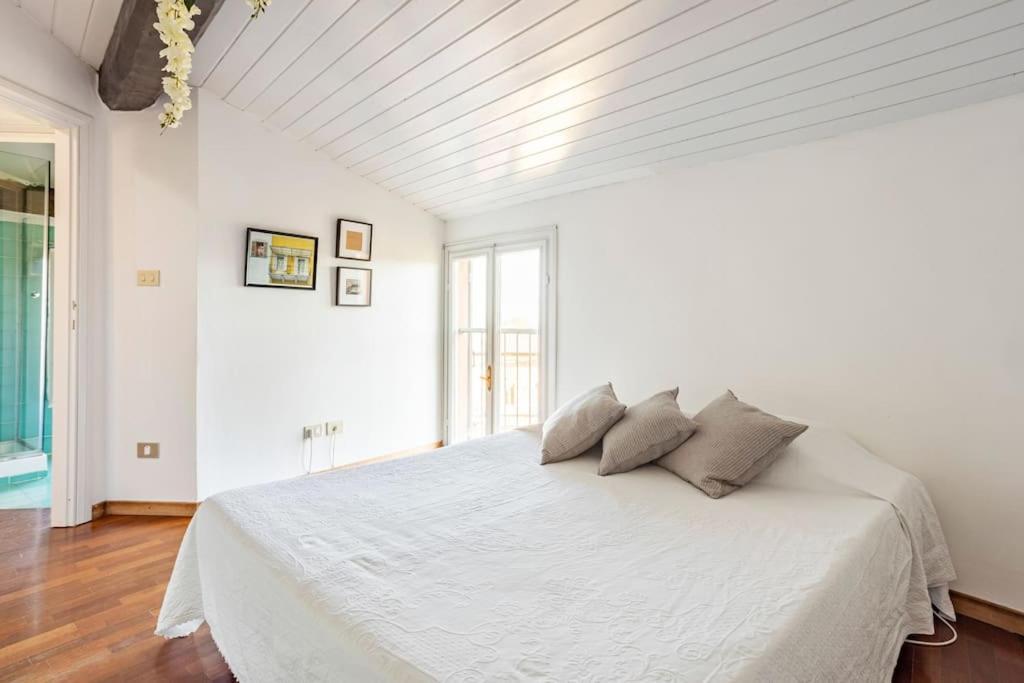 Lovely One-Bedroom Attic In An Ancient Village Bolonha Exterior foto